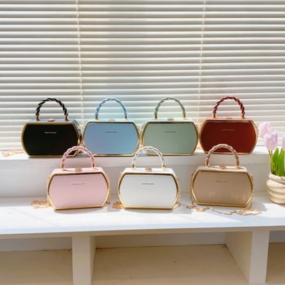 Purse - Picture 2 of 7